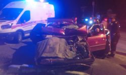 Tavşanlı’da Otomobil Kamyonla Çarpıştı: Sürücü Yaralandı