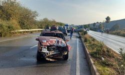 Kavşakta üç araç birbirine girdi: 2 yaralı