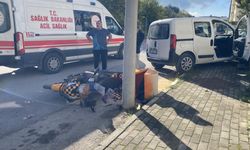 Ehliyetsiz sürücü, motosikletliye çarptı