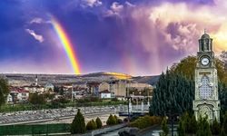 Kütahya'nın ilçesinde gökkuşağı manzarası görenleri büyüledi