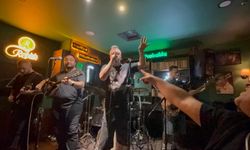 Kütahya'nın komşusunda Rock rüzgarı esti! DejaVu, sahneyi salladı