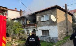 İki katlı ev alevler içinde kaldı