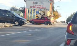 Otomobile yüklenen koltuk takımları, tehlikeye neden oldu