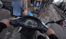 Otomobile sinirlenen motosikletli kaza yaptı