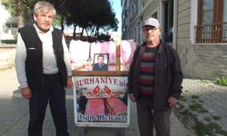 Ölen kardeşi için pamuk şeker hayrı yapan seyyar satıcı duygulandırdı