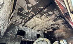 Oto galeri kundaklandı, araçlar hasar gördü