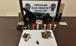 Saksıda kenevir yetiştirirken yakayı ele verdiler