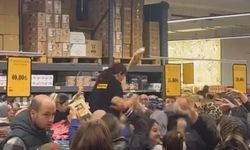 Market indirim izdiham yarattı, çalışanlar ürünleri fırlattı