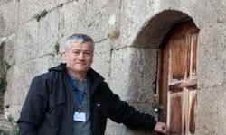 Kütahya'da araç, tıra çarptı: Emekli öğretmen hayatını kaybetti