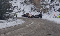 Domaniç–İnegöl Yolunda Korkutan Kazalar: 5 Araç Hurdaya Döndü