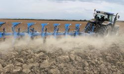 Tarlasını Sürerken Gördü: Çiftçinin Dikkati Olası Tehlikeyi Önledi