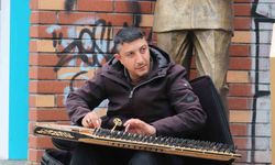 Buz Gibi Havada Kanun Ziyafeti: Sanatçı Görenleri Şaşırttı