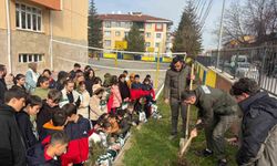 Doğaya umut oldular: Kütahya’da fidanlar öğrencilerle buluştu