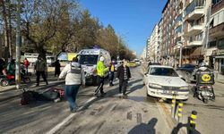 Feci Çarpışma Kamerada: Elektrikli Bisiklet Otomobile Yandan Girdi