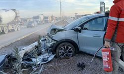 Feci Kazada Araç Hurdaya Döndü, Sürücü Mucizeyi Yaşadı