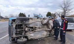 İki araç çarpıştı, dört kişi yaralandı