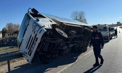 Kontrolden çıkan kamyonet devrildi