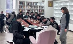 Kütahya'da yazar Özebeoğlu, öğrencilerle buluştu