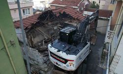 Yıldırım Belediyesi Metruk Yapıları Temizliyor