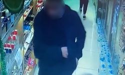 Marketten alkol çalan şahsın rahatlığı pes dedirtti