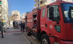 Binanın çatı katındaki yangın paniğe sebep oldu