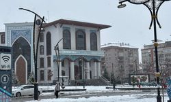 Yılın Son Gününde Kütahya Beyaza Büründü: Sokaklar Beyaz, Hava Sıfırın Altında