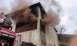 Depo alevler içinde kaldı