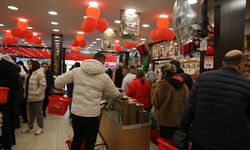 Yılbaşı heyecanı yaklaştı, vatandaşlar kuruyemişçilere akın etti