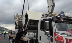 Otobüs ve kamyonet çarpıştı: 2 yaralı