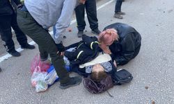 Motosiklet, eve dönen kadına çarptı