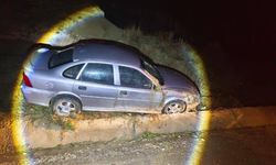 Savrulan araç şarampole indi: 2 yaralı