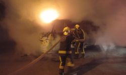 Park halindeki minibüs alevler içinde kaldı