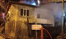 Samanlık yangını evi yaktı