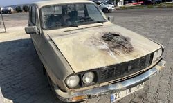 Otomobil yol ortasında alevlere karıştı