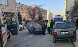 Kütahya'da Meydan Mahallesi'nde araç takla attı: 2 yaralı