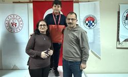 Kütahya satrançta gururlu: Kamil Çınar Gümüş sahnede