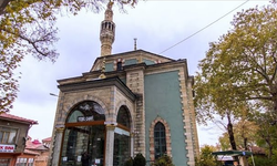 Kütahya'da Balık Kokusunda Namaz! Yeşil Cami’de Tepki Büyüyor