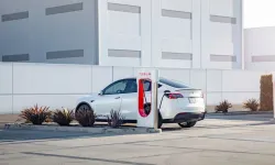 Tesla’dan Şok Karar: Bedava Özellik 350 Bin TL Oldu! Sürücüler Abonelik Sistemine Mecbur