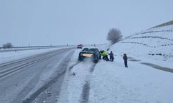 Kütahya’da Kar Kâbusu: Jandarma Yetişmese Donacaklardı!