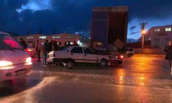 Bursa’da Korkutan Çarpışma: Otomobil Tıra Girdi