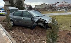 İki Otomobil Çarpıştı, Facianın Eşiğinden Dönüldü