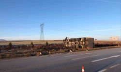 Kontrolden Çıkan Otomobil Kamyona Çarptı: Sürücü Öldü