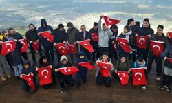 Spil Dağı’nın zirvesinde Türk bayrağı gururu