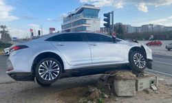 Turgutlu'da otomobil refüje çıktı: 1 yaralı