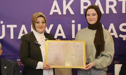 Genç Gazeteciden Anlamlı Hediye: Tarihi Gazete Takdim Edildi