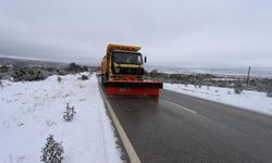 Kütahya'da karla mücadele çalışmaları devam ediyor