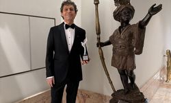 Akif Manaf’a Bir Barış Ödülü Daha: Dünyaca Ünlü Yazar Egeyön Barış Ödülünü Aldı