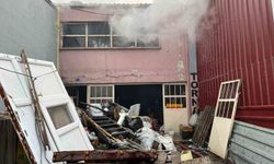 Gediz’de iş yerinde yangın paniği: Torna atölyesi kullanılamaz hale geldi