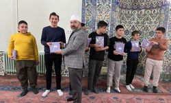 Hisarcık’ta müezzinlik yapan öğrenciler için anlamlı ödül töreni