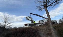 İki araç hurdaya döndü, 3 kişi hastaneye kaldırıldı